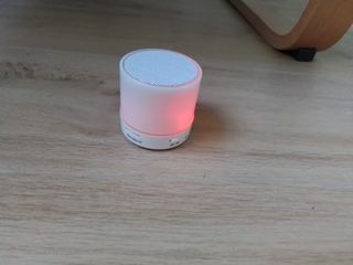 Altavoz mini LED RGB