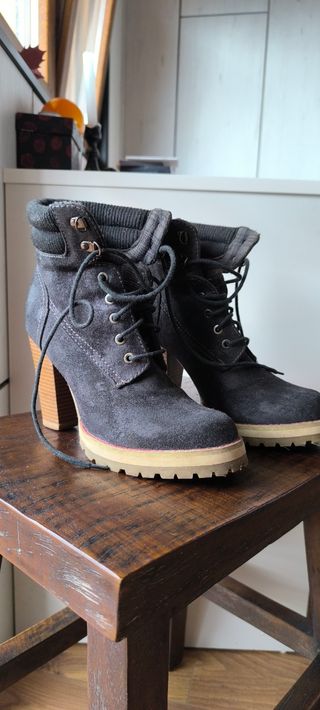 Botines negros de tacón