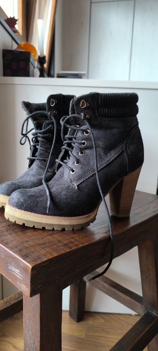 Botines negros de tacón