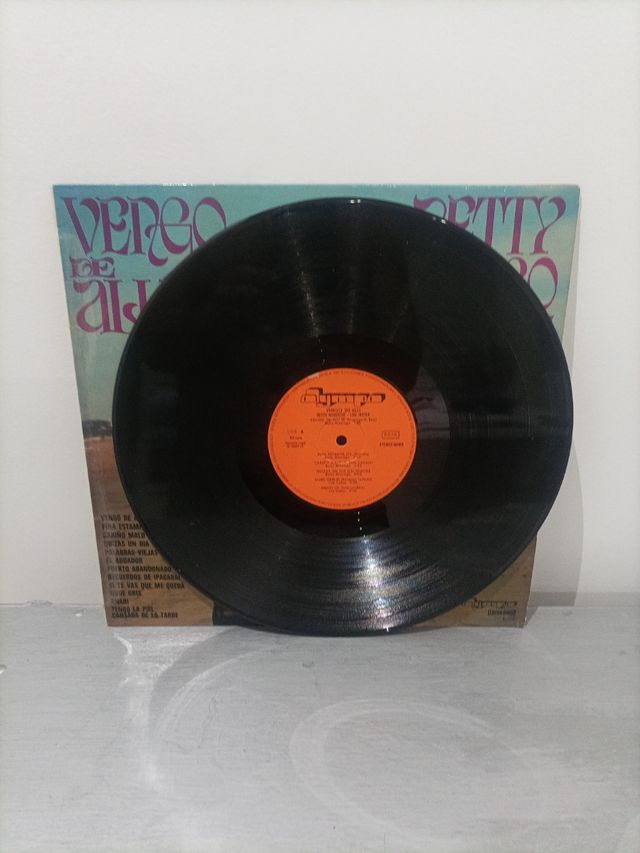LP Betty Missiego - Vengo de Allí