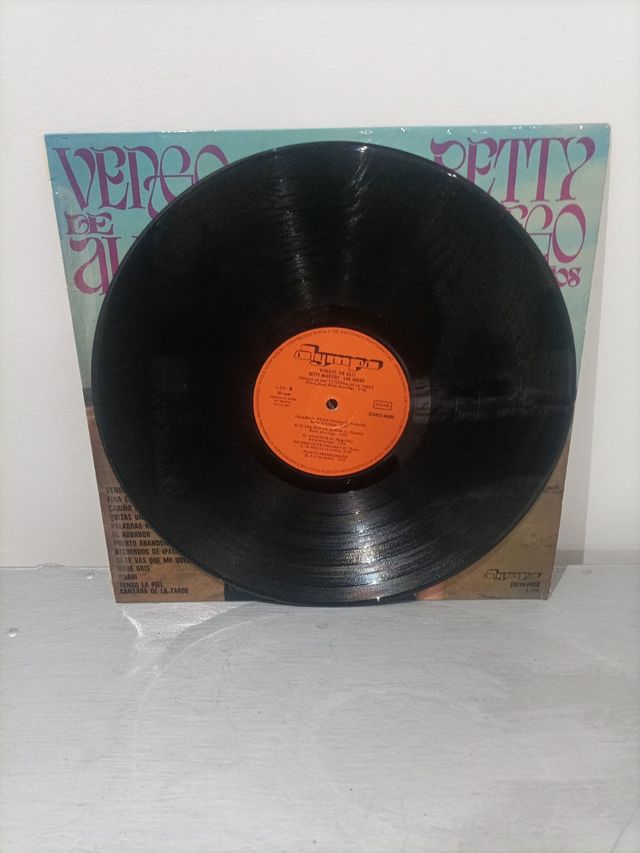 LP Betty Missiego - Vengo de Allí