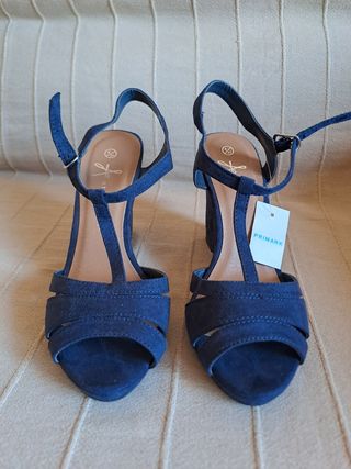 Sandalias cuña azul marino Primark