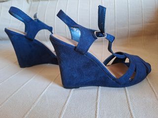 Sandalias cuña azul marino Primark