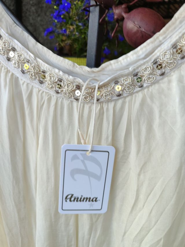 Vestido beige vaporoso