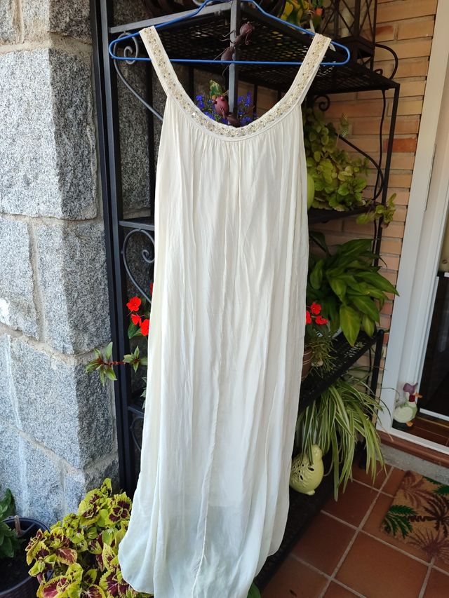 Vestido beige vaporoso