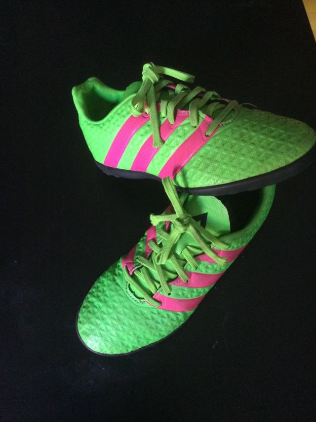 Zapatillas adidas niño - verdes y rosas