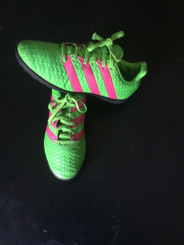 Zapatillas adidas niño - verdes y rosas