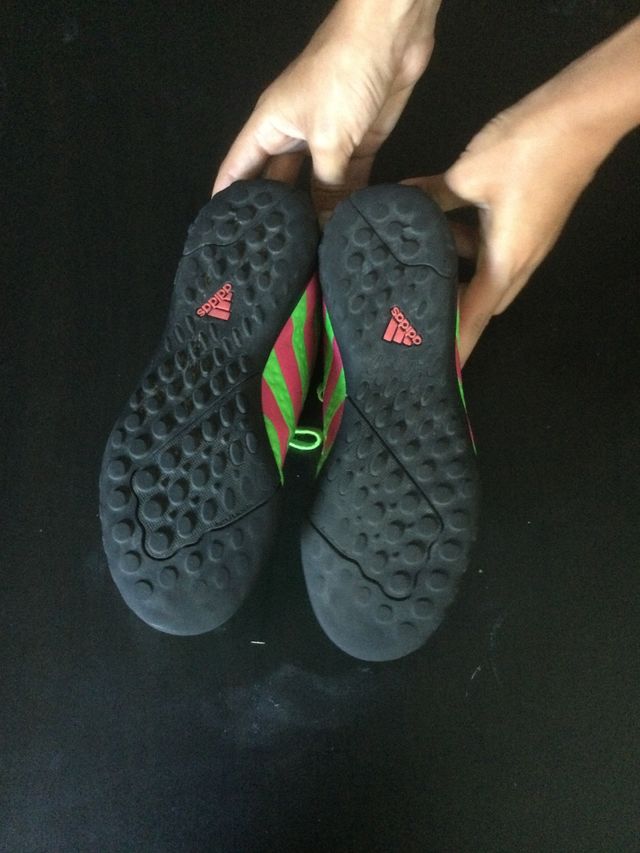 Zapatillas adidas niño - verdes y rosas