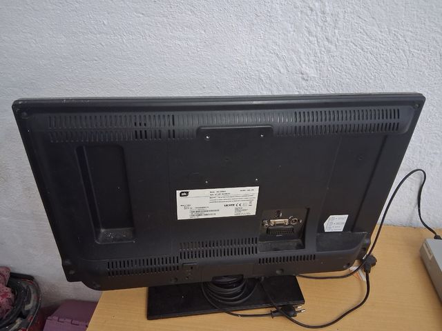 TV marca OK 24" negra