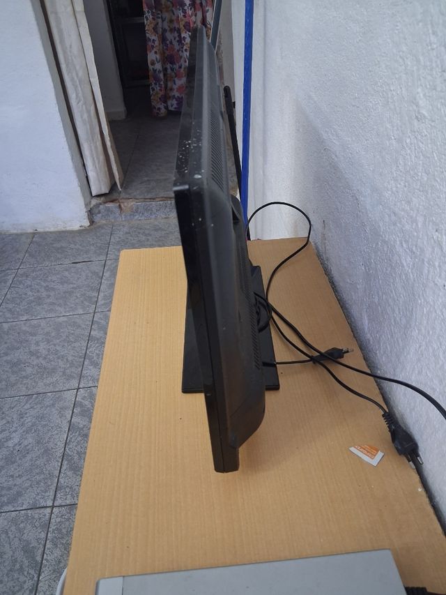 TV marca OK 24" negra