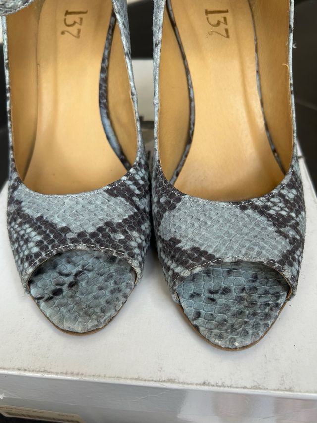 Escarpins marca L37 em pele