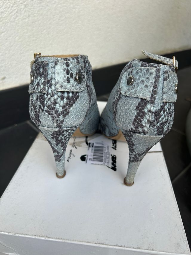 Escarpins marca L37 em pele