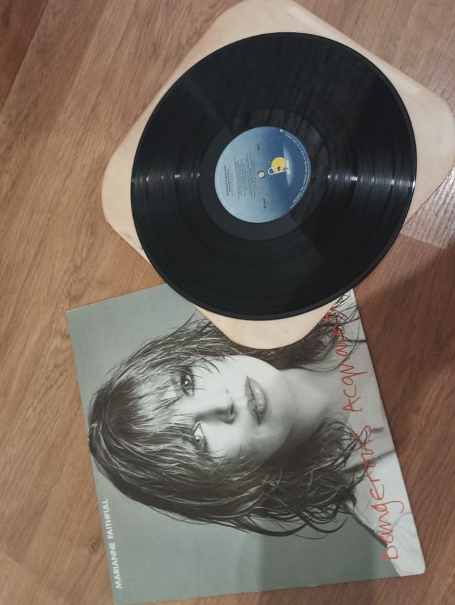 Disco LP Marianne Faithfull - Dangerous Acquaintan