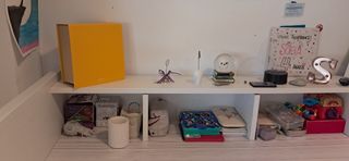Escritorio blanco de madera