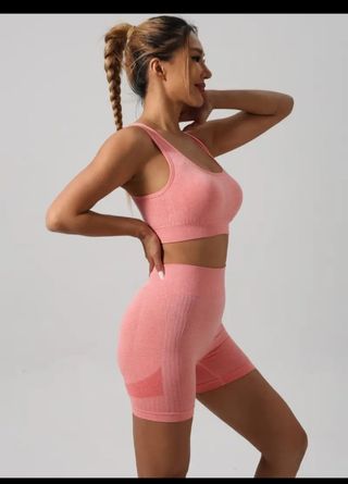 Conjunto deportivo rosa