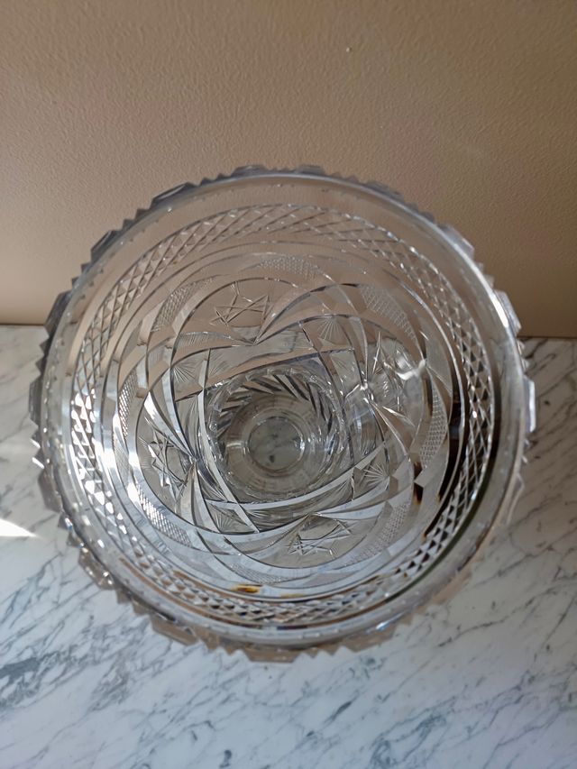 Jarrón cristal tallado, pie plata