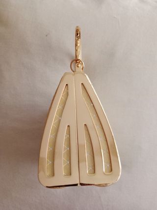 Bolso fiesta dorado.