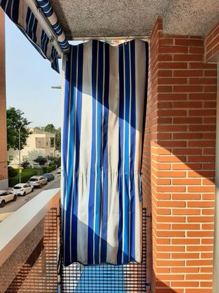Toldo rayas azules y blancas