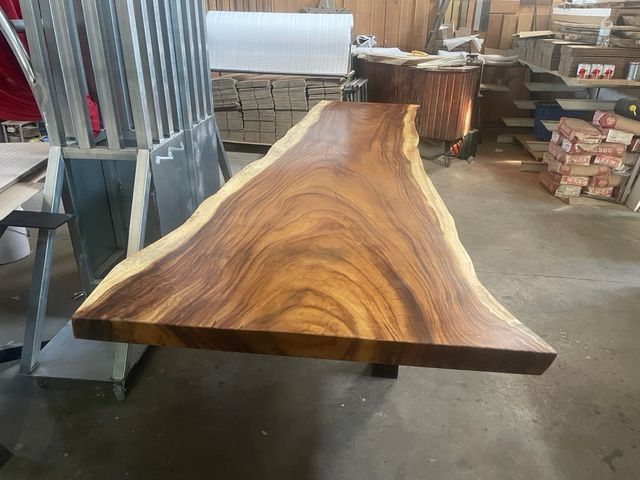 Mesa de madera Suar - Impresionante