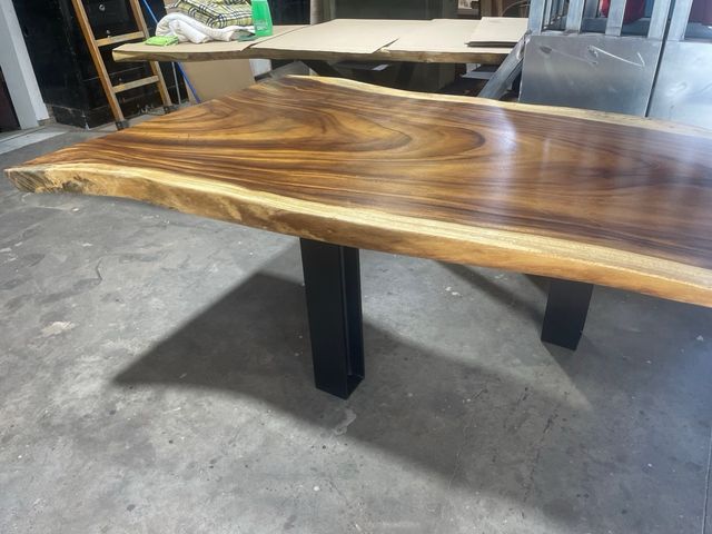 Mesa de madera Suar - Impresionante
