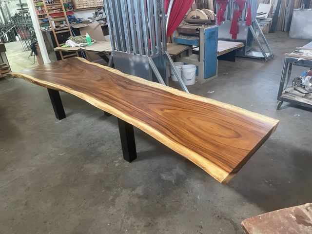 Mesa de madera Suar - Impresionante