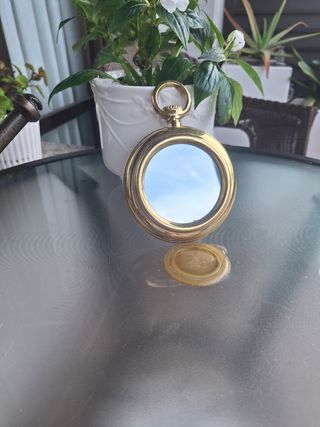 Espejo compacto dorado antiguo