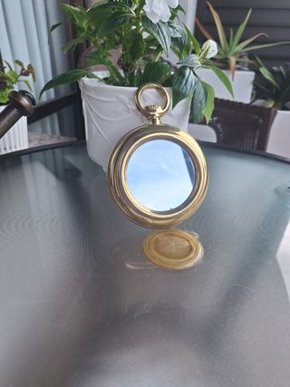 Espejo compacto dorado antiguo