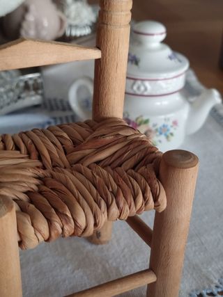 Set Sedie e panca in  legno in miniatura