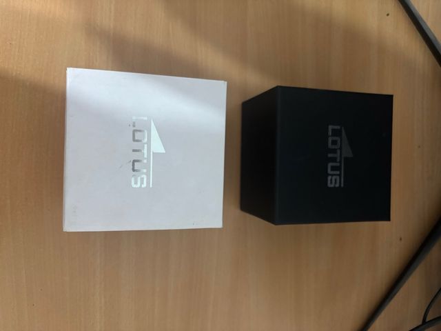 Reloj Lotus marrón y dorado