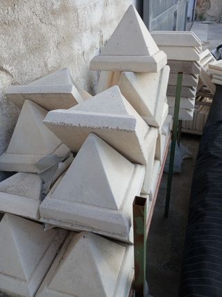 Cubre-pilar pirámide