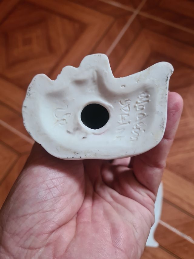 2 Figuras porcelana blancas