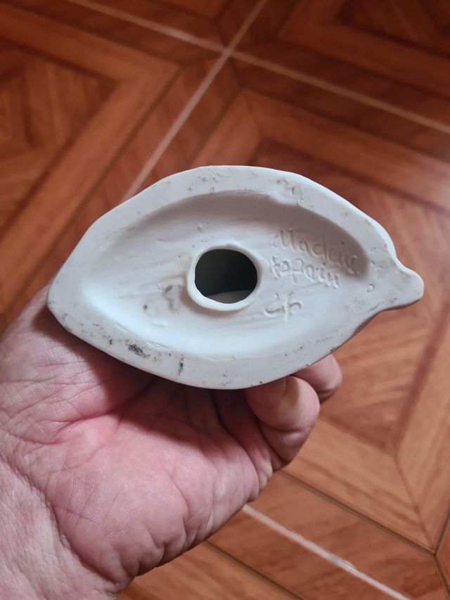 2 Figuras porcelana blancas