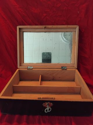 Joyero antiguo de madera pintado