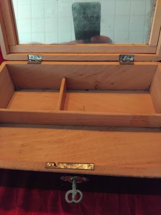 Joyero antiguo de madera pintado