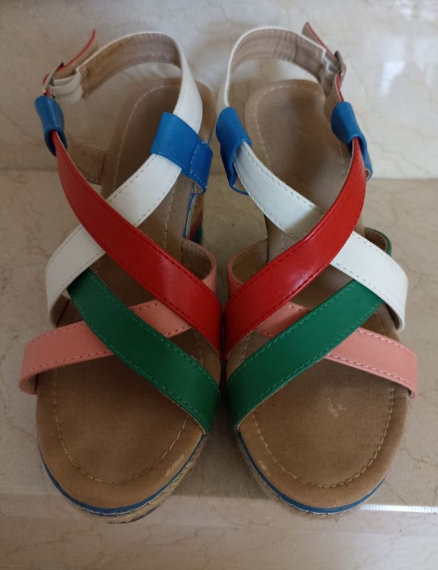 Sandalias cuña multicolor