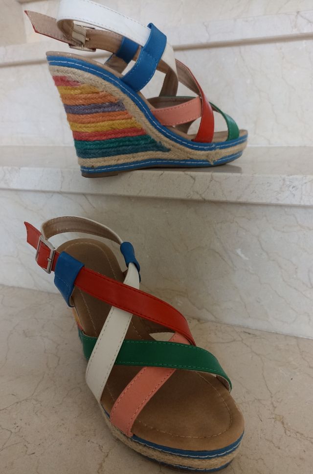 Sandalias cuña multicolor