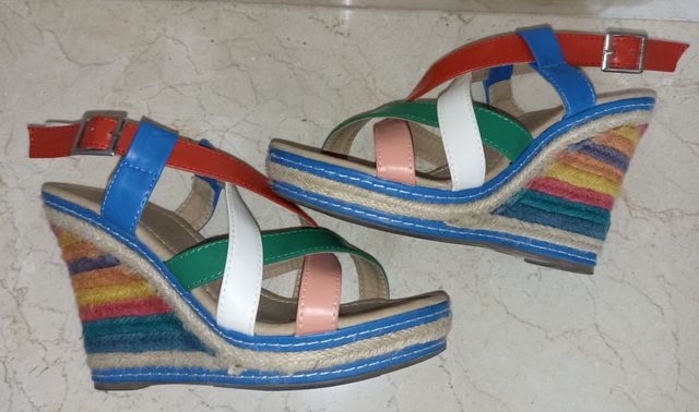 Sandalias cuña multicolor