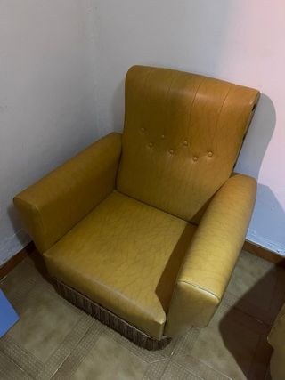 Sillón y sofá antiguos