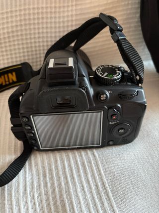 Nikon D3100 + Objetivo Nikkor