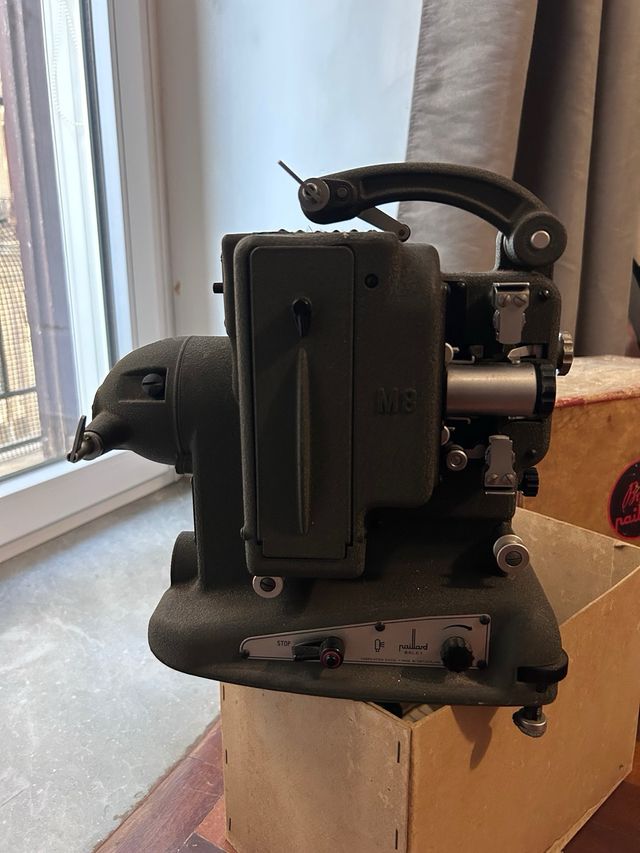 Proiettore cinematografico vintage Bolex Paillard