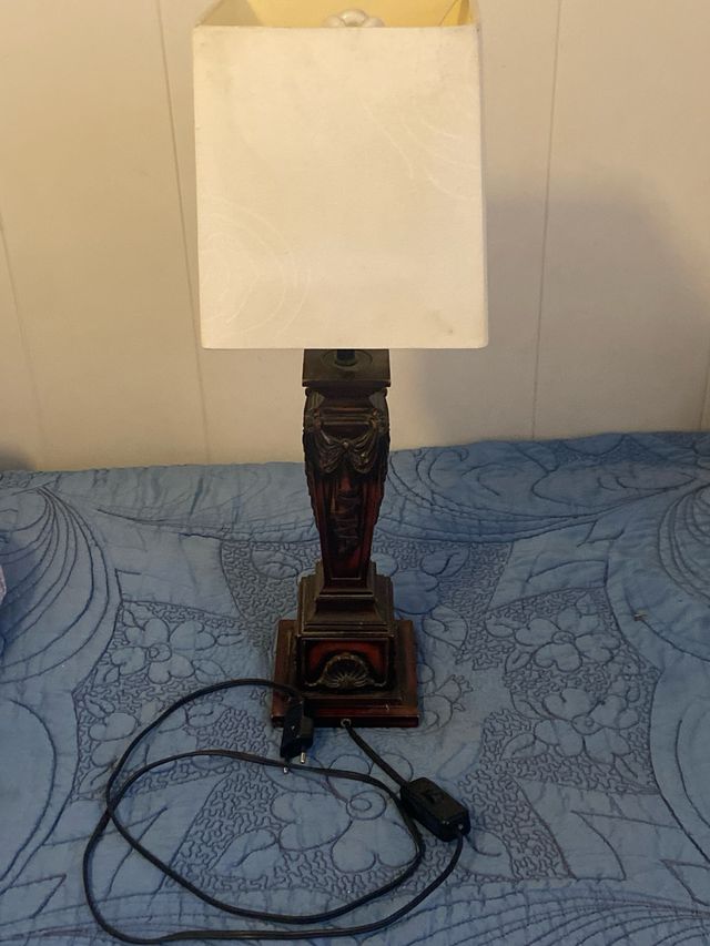 Lampara de mesa marrón