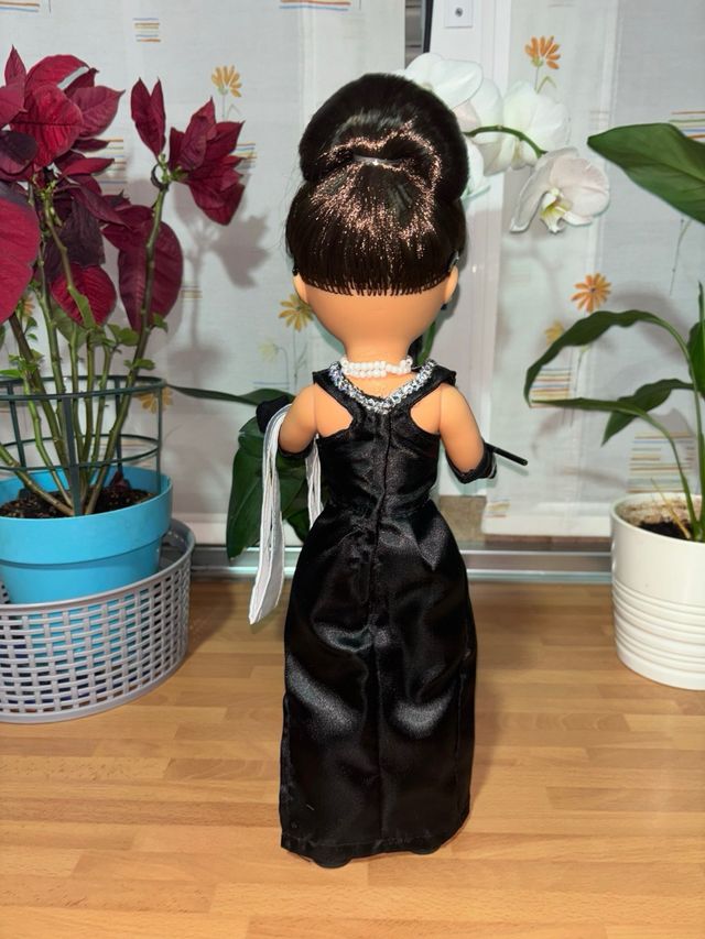 Nancy vestida de Desayuno con diamantes artesanal