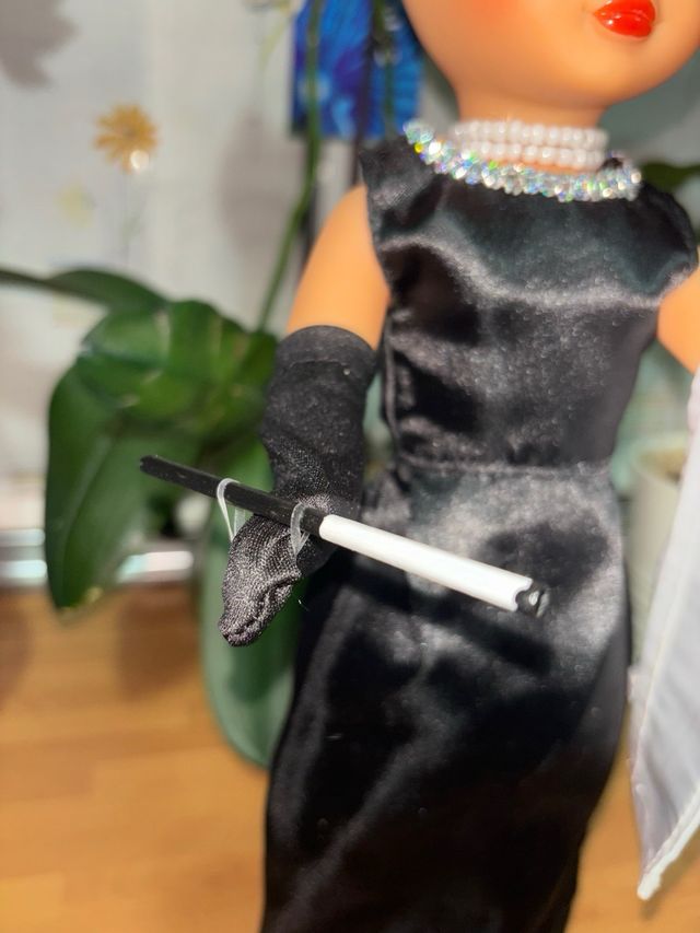 Nancy vestida de Desayuno con diamantes artesanal