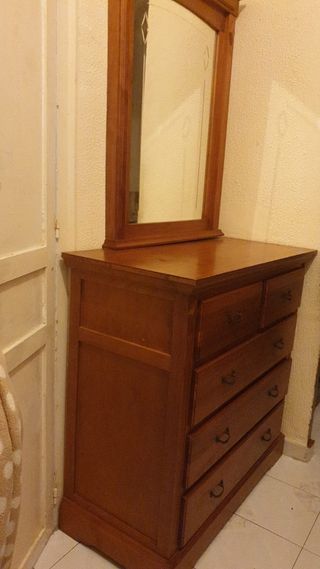 Cómoda con espejo - Madera