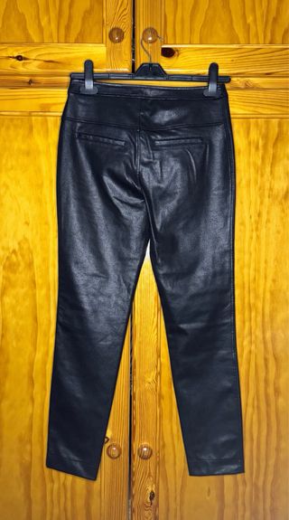 Pantalón negro de cuero mujer