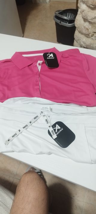 ASIOKA: Polo rosa + Falda pantalón blanca