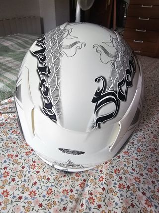 Casco moto diseño japonés