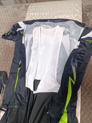 Guantes ciclismo y meillot XXL Marca X-Tiger - a e