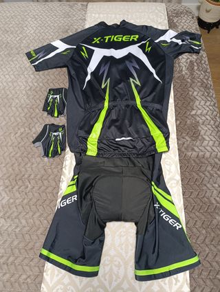 Guantes ciclismo y meillot XXL Marca X-Tiger - a e