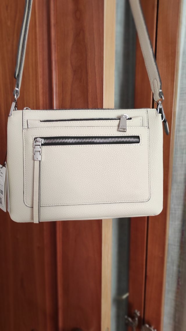 Bolso bandolera blanco crudo. 